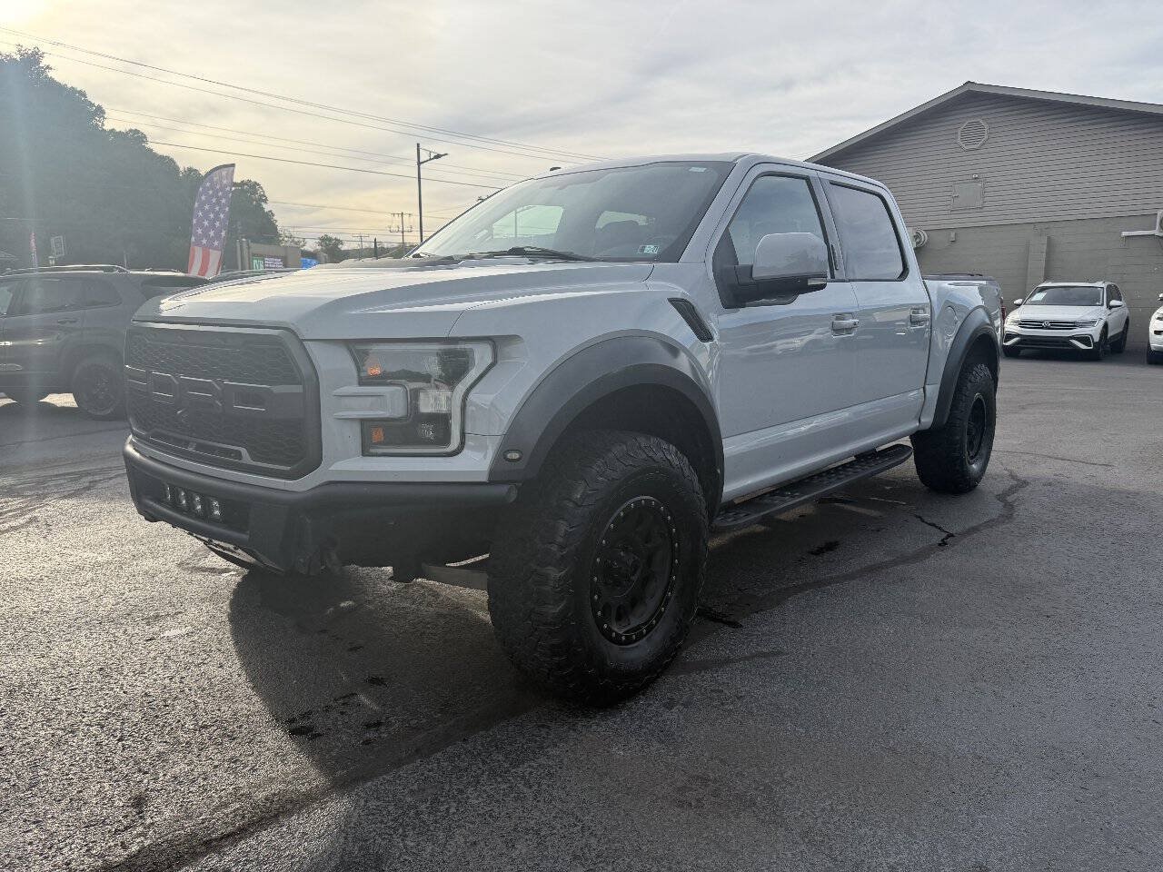 Used 2017 Ford F150 Raptor w/ Equipment Group 802A Luxury AWD/4WD image 3