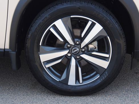 Used 2023 Nissan Rogue Platinum w/ Platinum Premium Package image 9