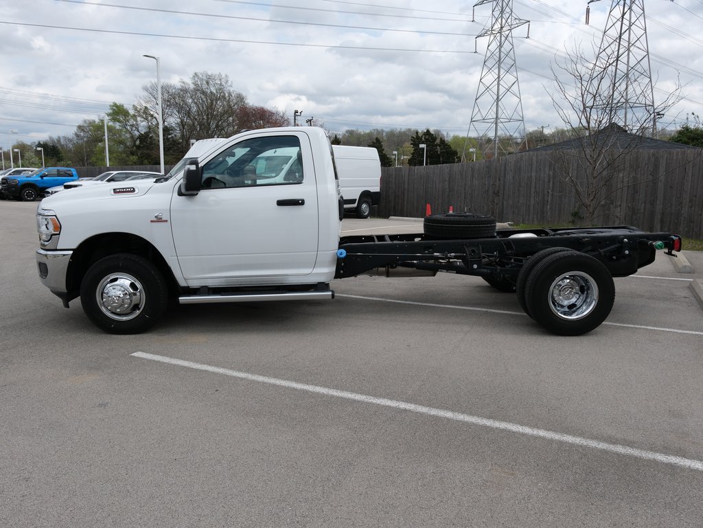 New 2024 RAM 3500 Tradesman AWD/4WD image 7