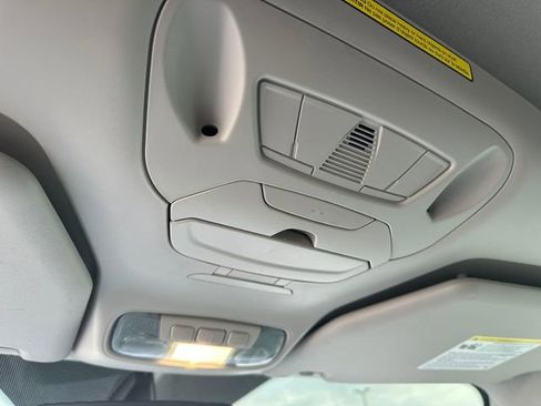 Used 2018 Ford Transit Connect XLT w/ XLT Premium Package image 19