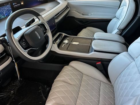 New 2026 Lincoln Navigator Black Label AWD/4WD image 9