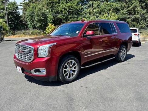 Used 2018 GMC Yukon XL Denali AWD/4WD image 3