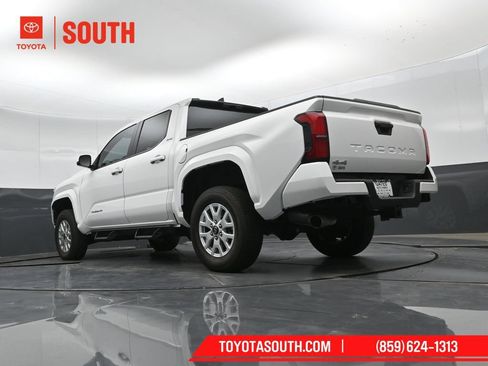 Used 2024 Toyota Tacoma SR5 AWD/4WD image 40