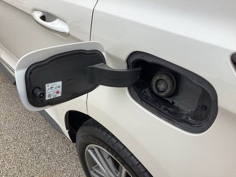 Used 2019 Ford Edge Titanium w/ Equipment Group 301A image 16