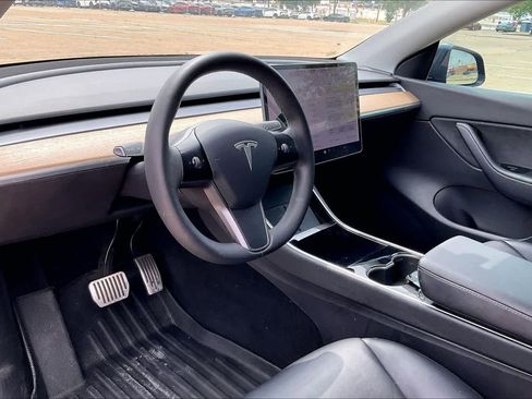 Used 2021 Tesla Model Y Long Range AWD/4WD image 2