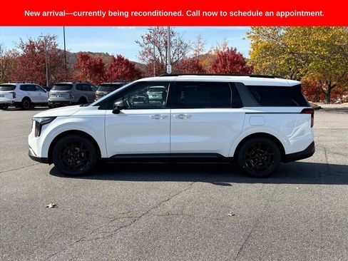 Used 2026 Kia Carnival SX Prestige image 3