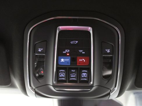 New 2025 Jeep Grand Cherokee Limited w/ Luxury Tech Group II image 26