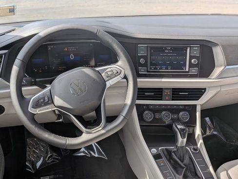 Used 2022 Volkswagen Jetta SE image 28