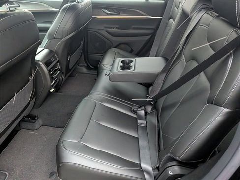 New 2025 Jeep Grand Cherokee Limited image 27