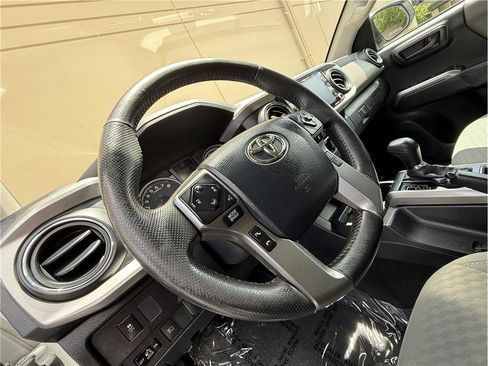 Used 2020 Toyota Tacoma SR5 RWD image 9