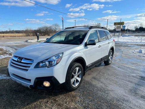 Used 2013 Subaru Outback 2.5i Limited w/ Special Appearance Pkg image 4