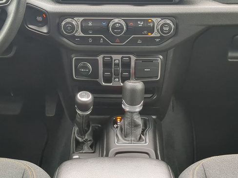Used 2024 Jeep Gladiator Sport AWD/4WD image 17
