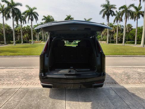 Used 2023 Cadillac Escalade ESV Luxury AWD/4WD image 19