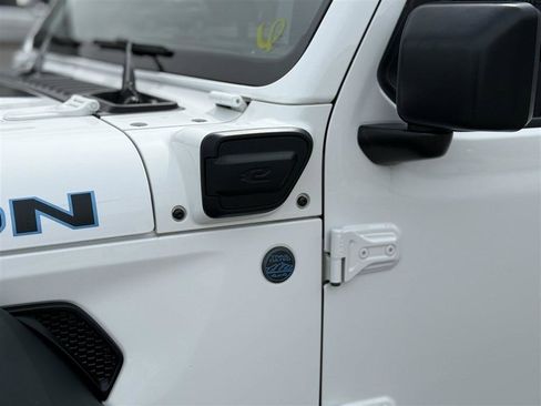 Used 2023 Jeep Wrangler Unlimited Rubicon 4xe w/ Cold Weather Group AWD/4WD image 14