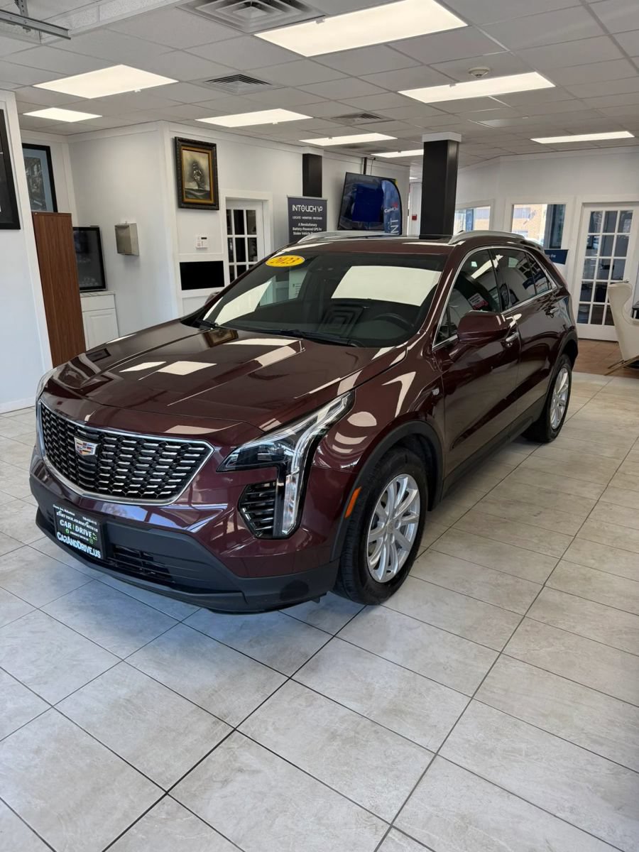 Used 2023 Cadillac XT4 Luxury w/ Cold Weather Package FWD image 1