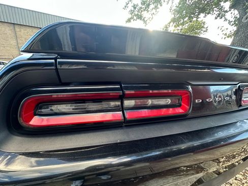 Used 2019 Dodge Challenger SXT image 23