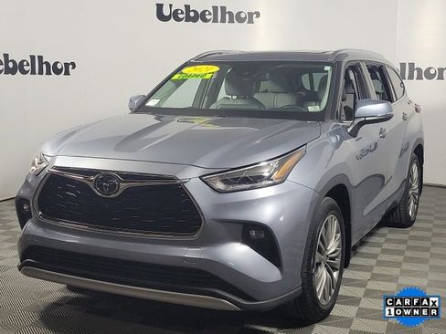 Used 2021 Toyota Highlander Platinum image 3