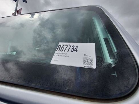 Used 2024 Jeep Wrangler Unlimited Sahara image 32