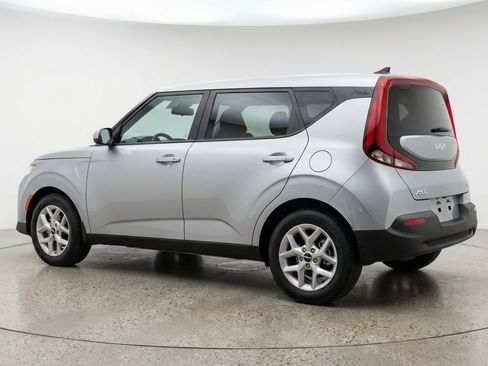 Used 2025 Kia Soul LX w/ LX Technology Package FWD image 6