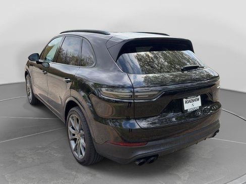 Used 2023 Porsche Cayenne Platinum Edition AWD/4WD image 3