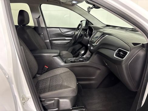 Used 2024 Chevrolet Equinox LT FWD image 16