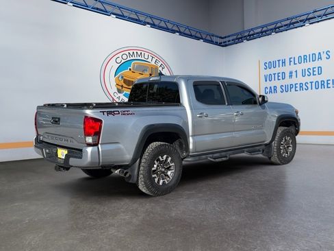 Used 2017 Toyota Tacoma TRD Off-Road image 5