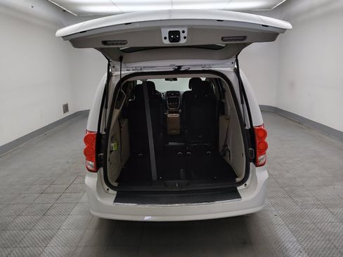 Used 2016 Dodge Grand Caravan SXT FWD image 29