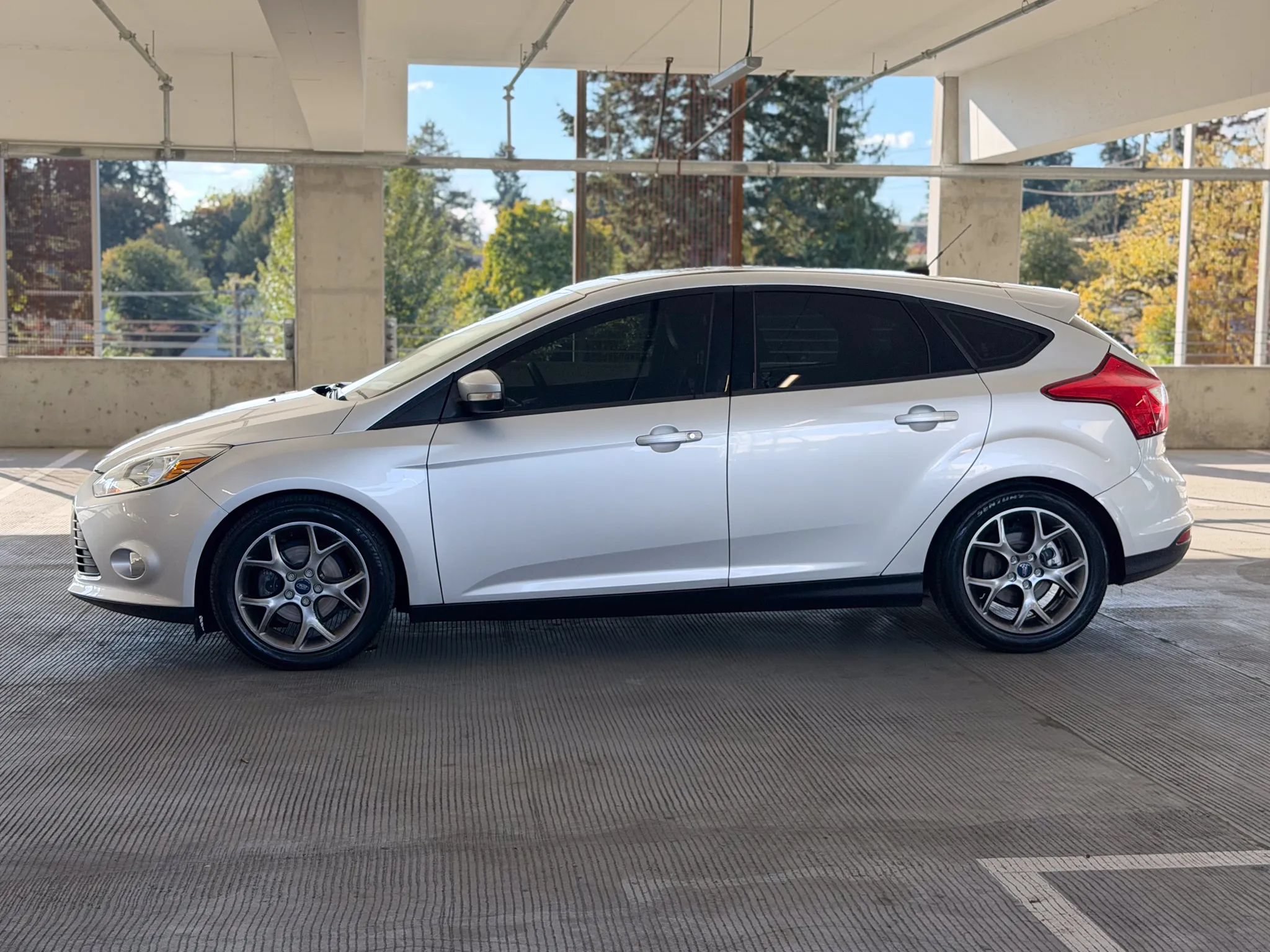 Used 2014 Ford Focus SE w/ Equipment Group 201A FWD image 8