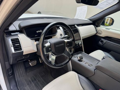 Used 2021 Land Rover Discovery S R-Dynamic image 15