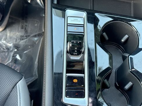 Used 2024 Volkswagen Atlas Peak Edition SEL AWD/4WD image 39