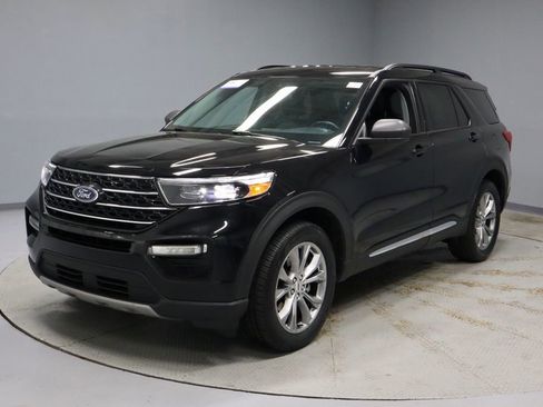 Certified 2022 Ford Explorer XLT w/ Equipment Group 202A AWD/4WD image 8