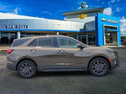 Used 2024 Chevrolet Equinox RS FWD image 2
