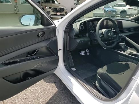 New 2025 Hyundai Elantra SEL image 12