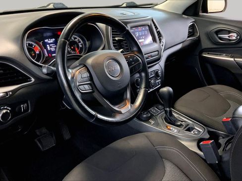 Used 2020 Jeep Cherokee Latitude w/ Cold Weather Group AWD/4WD image 17