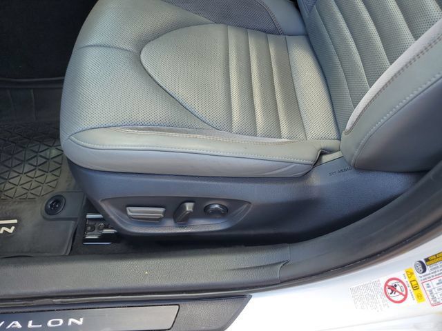 Used 2019 Toyota Avalon XSE w/ All Weather Liner Package FWD image 25