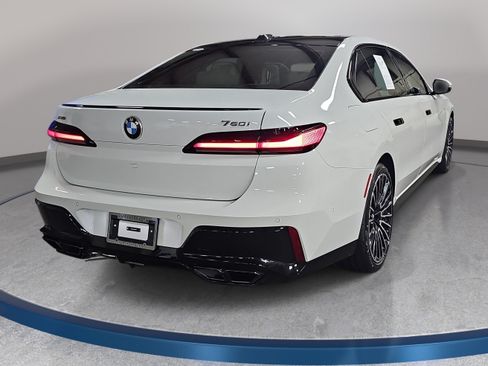 Certified 2025 BMW 760i xDrive w/ Executive Package AWD/4WD image 6