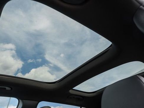 Used 2022 Mercedes-Benz GLB 250 4MATIC w/ Premium Package Lite image 31