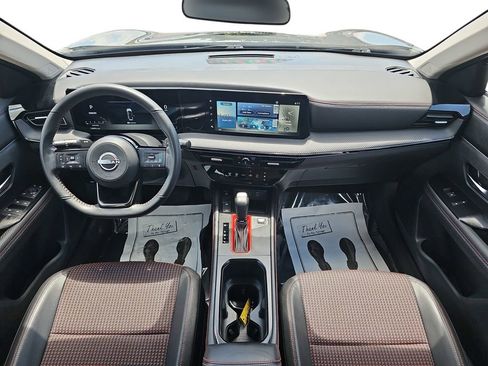 Used 2025 Nissan Kicks SR FWD image 13