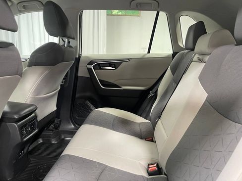 Used 2021 Toyota RAV4 XLE AWD/4WD image 25