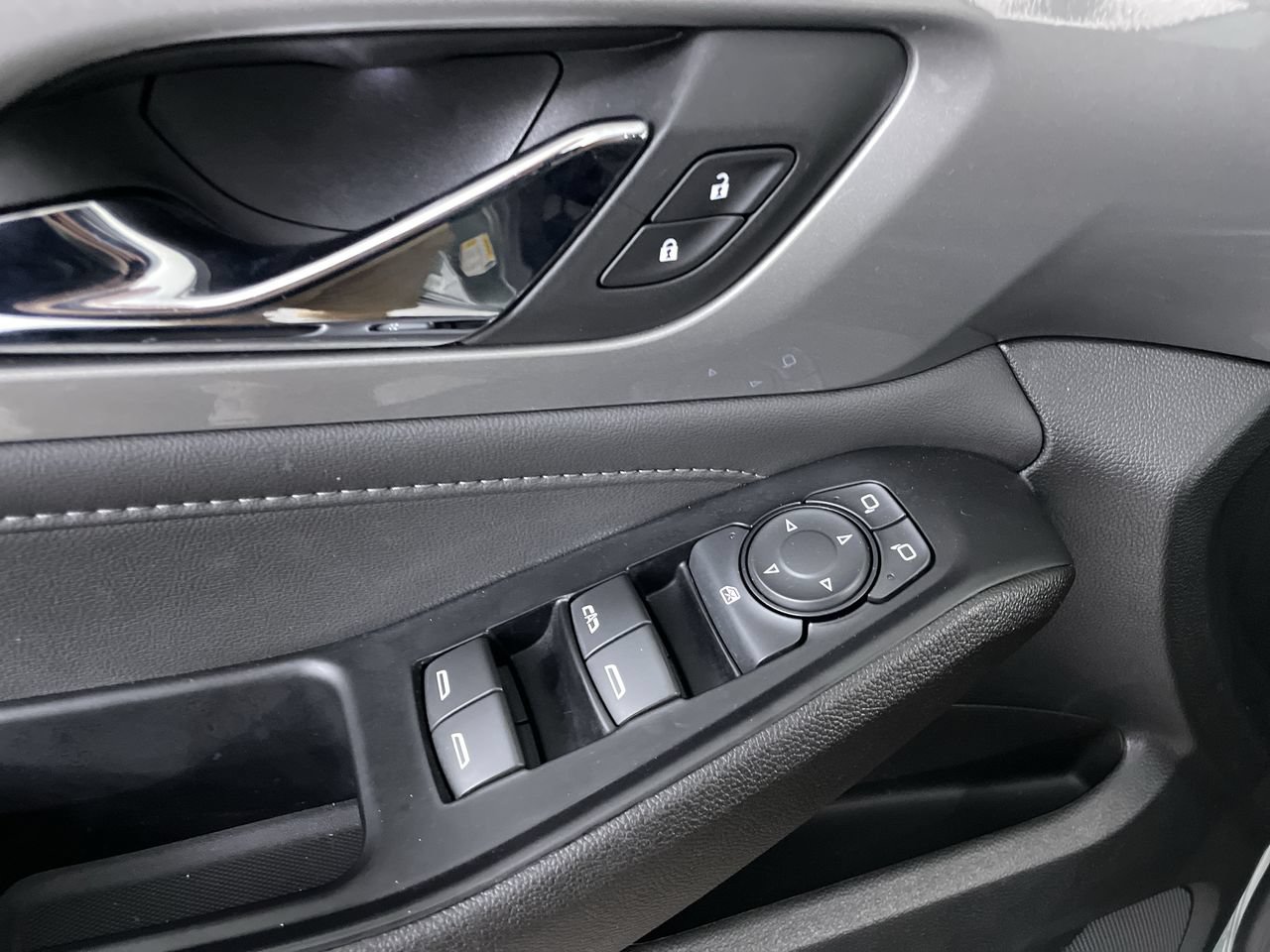 Used 2023 Chevrolet Traverse LT w/ Midnight/Sport Edition AWD/4WD image 12