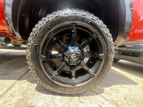 Used 2017 Toyota Tacoma SR5 w/ Tow Package RWD image 24