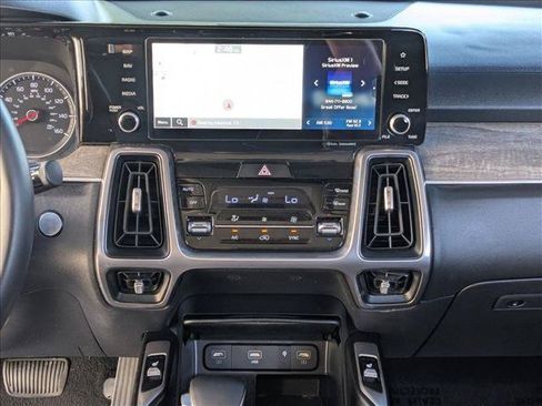 Used 2023 Kia Sorento S AWD/4WD image 15