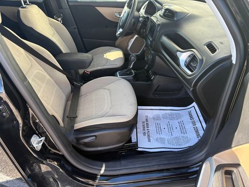 Used 2018 Jeep Renegade Latitude image 12