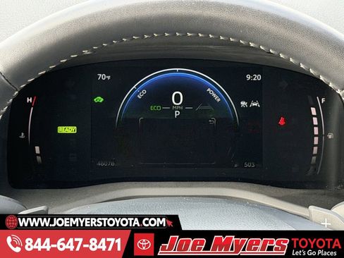 Used 2025 Toyota Camry SE w/ Convenience Package image 16