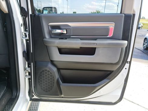 Used 2017 RAM 1500 Classic SLT w/ SLT Plus D←cor Group AWD/4WD image 16