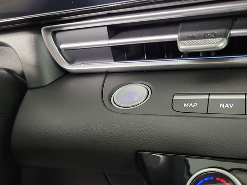 New 2025 Hyundai Elantra Limited image 17