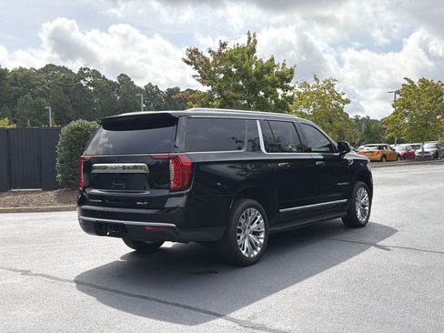 Used 2021 GMC Yukon XL SLT w/ SLT Premium Package AWD/4WD image 3