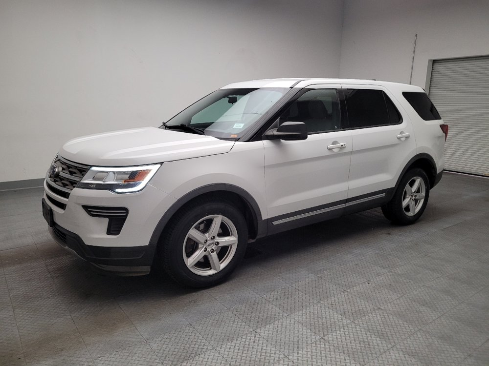 Used 2018 Ford Explorer XLT FWD image 2