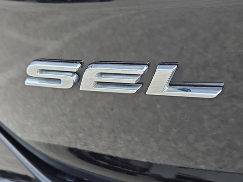 Used 2024 Ford Edge SEL image 9