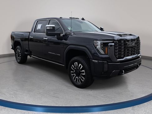 Used 2024 GMC Sierra 2500 Denali Ultimate w/ Max Trailering Package AWD/4WD image 3